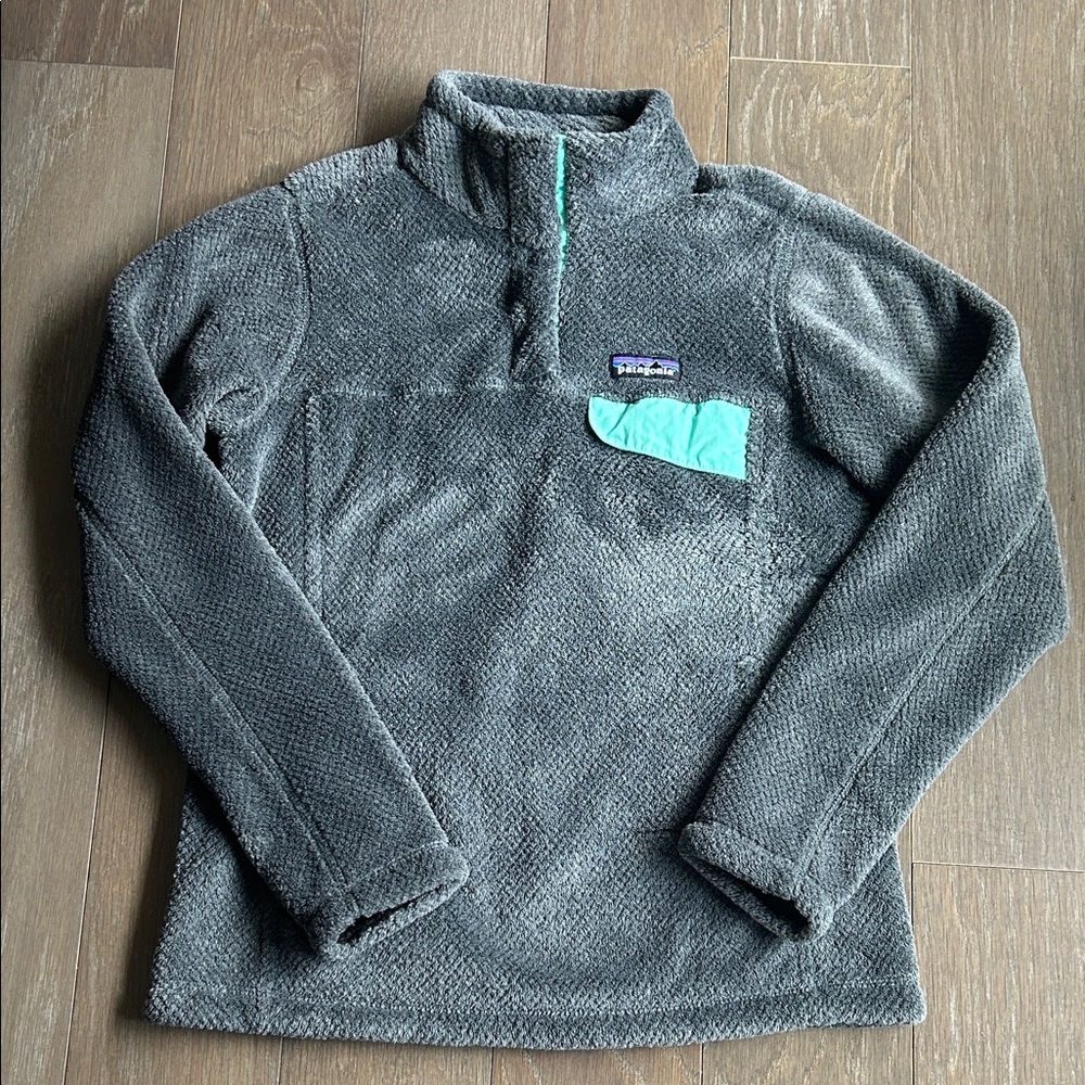 Patagonia Gray Fleece with Teal Accent